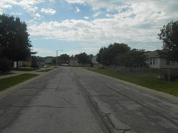 5th image of 706 SW Graystone Dr