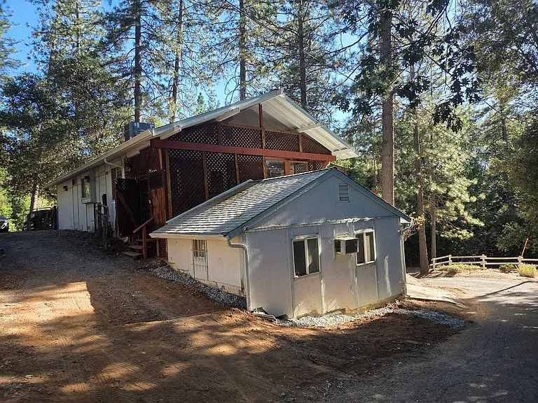 21511 American River Dr — Photo 2