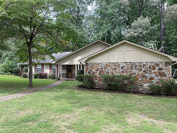 2nd image of 4208 Hillsdale Cir