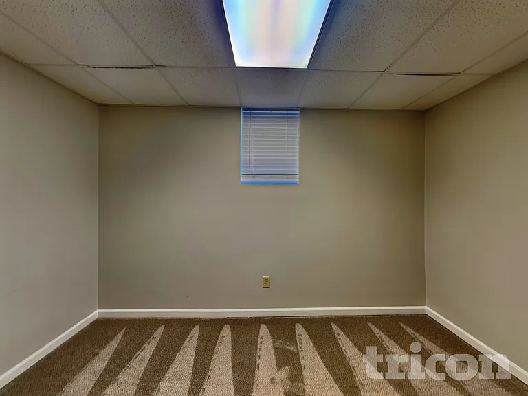 645 Dillon Dr — Photo 11