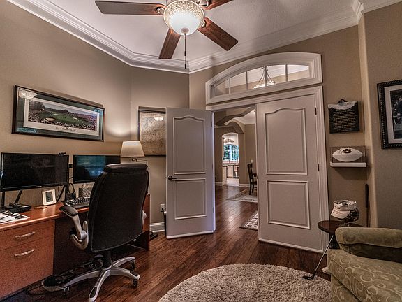 5th image of 122 Leyden Dr