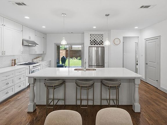 4th image of 3328 W 5th St