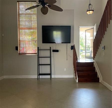 5th image of 806 NW 98th Ave
