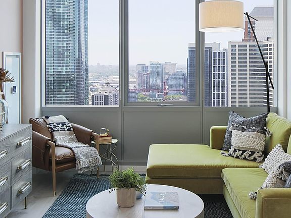 2nd image of 1016 S Michigan Ave