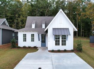 1216 Woodland Cir, Opelika, AL 36801