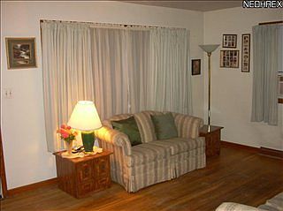 4th image of 460 Loomis Ave