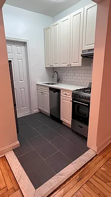 Rented by Salon Realty Corp | media 4