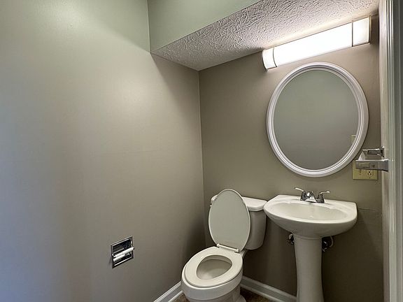5th image of 401 S Kentucky St #4