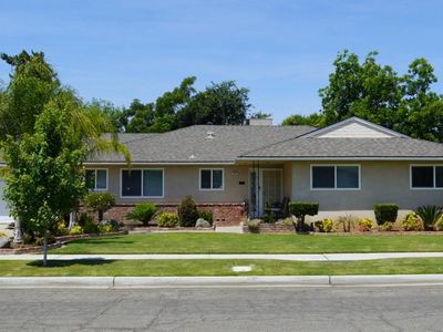 6281 N 9th St, Fresno, CA, 93710