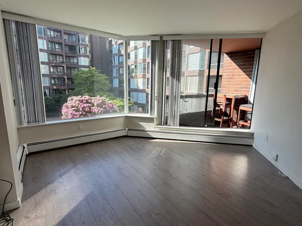 1333 Hornby St #422, Vancouver, BC V6Z 2C1