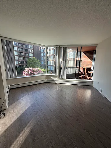 1333 Hornby St #422 Photo 1