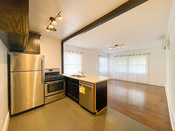 4th image of 453 S Wilton Pl APT 4