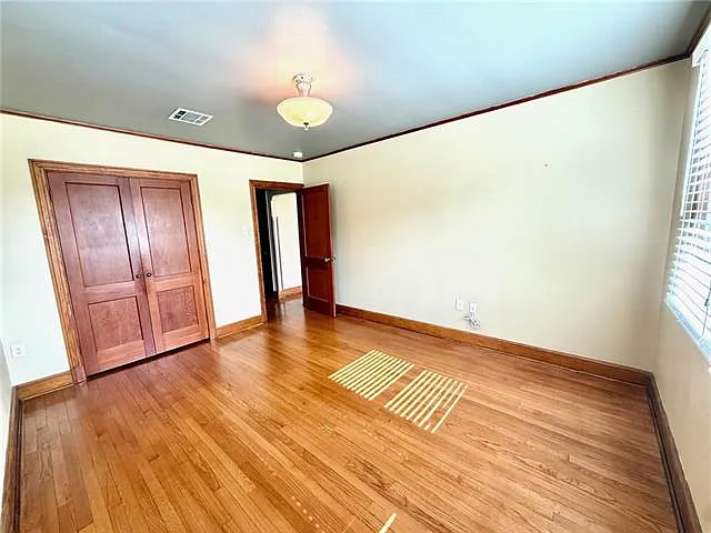 537 E William David Pkwy — Photo 7