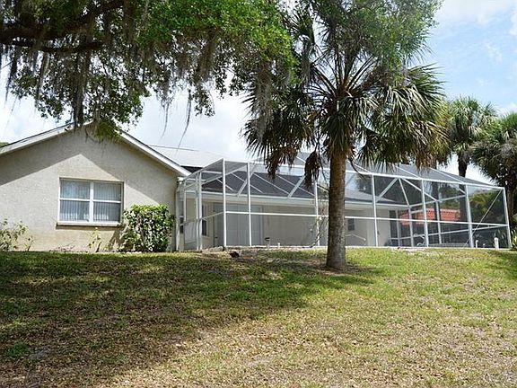 4th image of 586 Lomond Dr