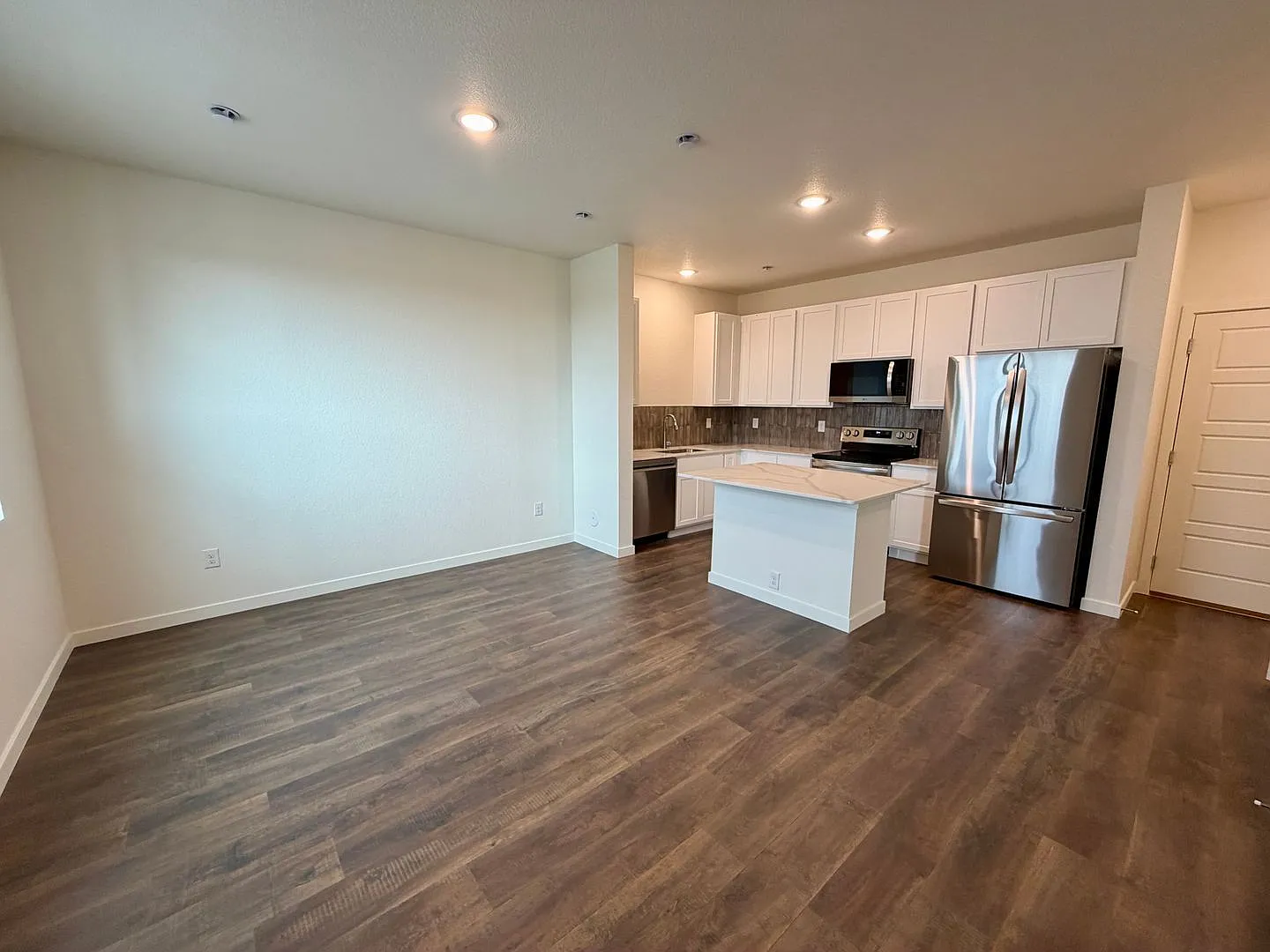 2 bed, 2.5 bath, 1040 sqft, $1,850 — Photo 3