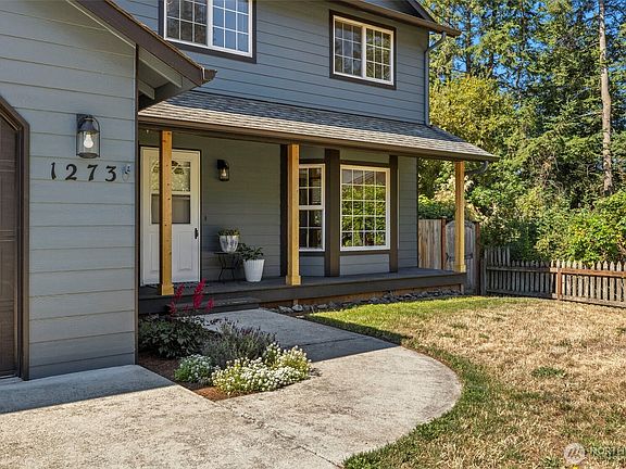 3rd image of 1273 NE Riksen Way