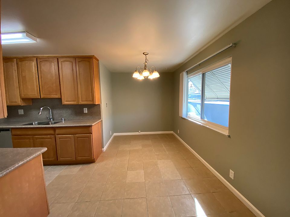 1st image of 1083 Oakmont Dr APT 4