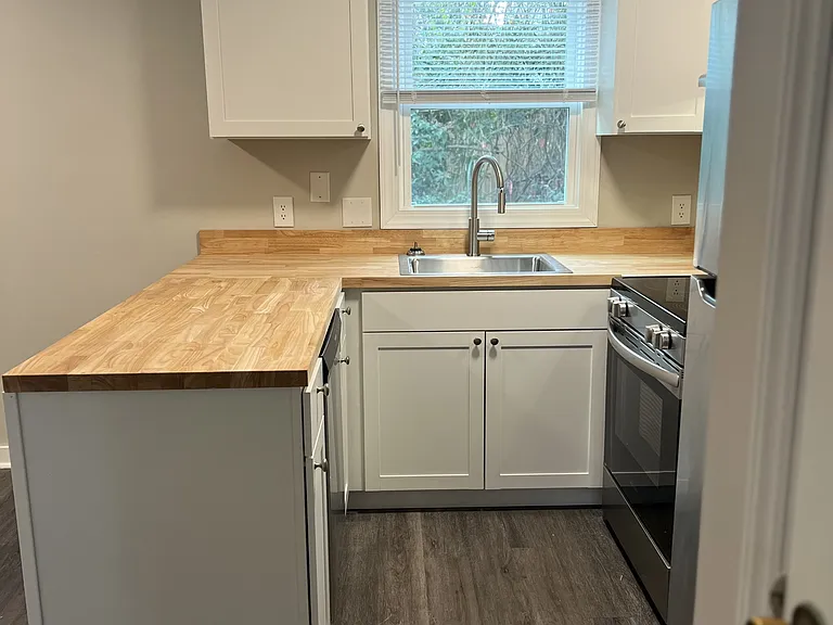 358 W Illinois Ave — Photo 6