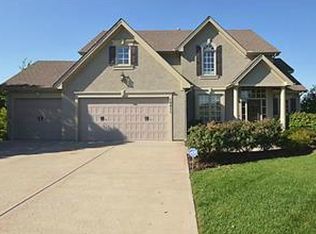 10011 NW Crooked Rd, Parkville, MO 64152