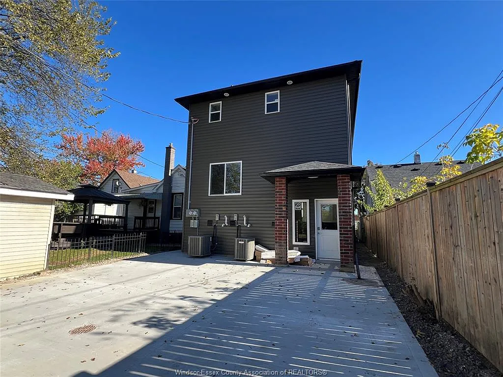 5 bed, $4,000 — Photo 2