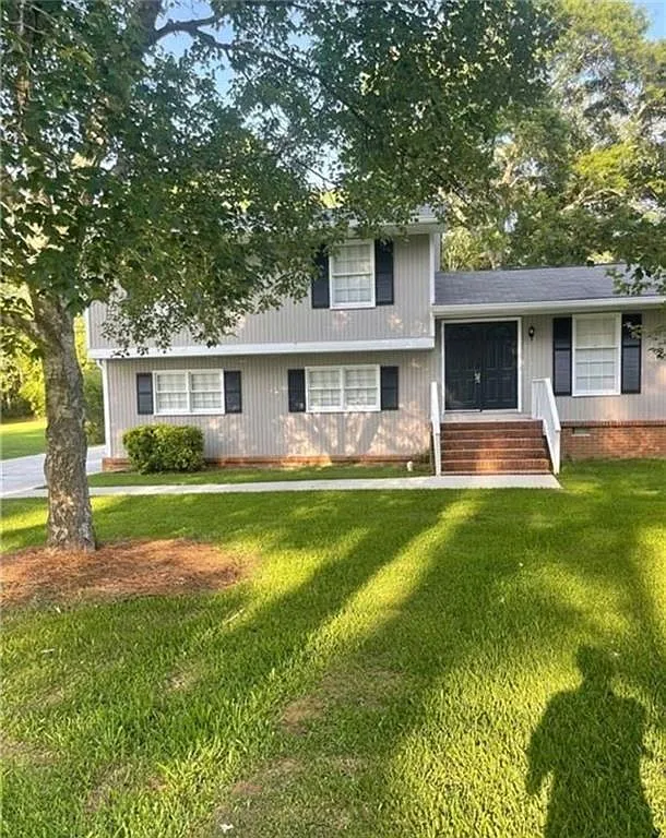 9226 Carlton Trl NW photo 1