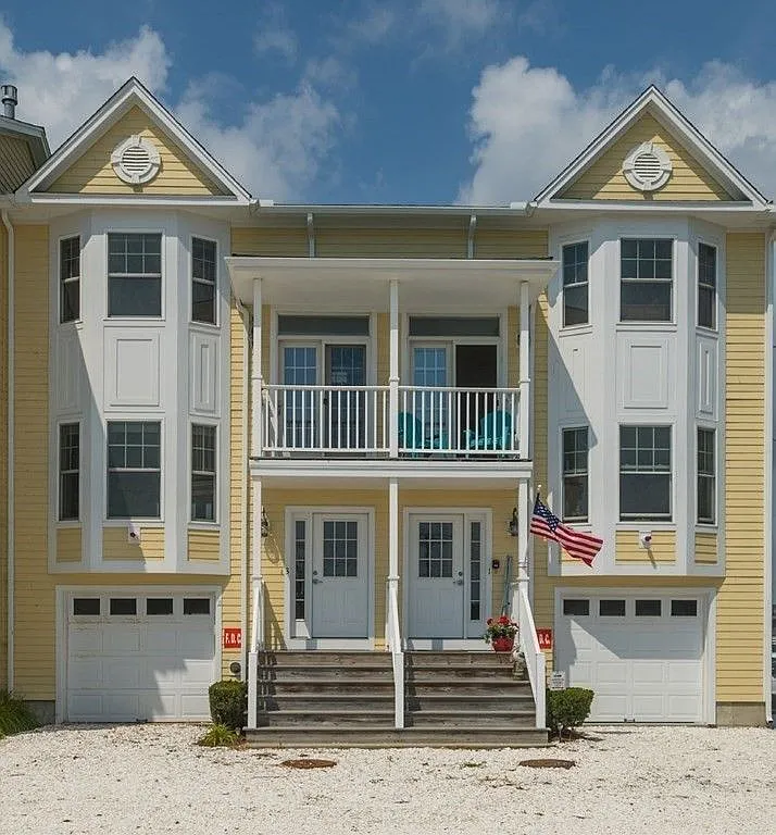 2 bed, 1.5 bath, 1680 sqft, $3,100 — Photo 2