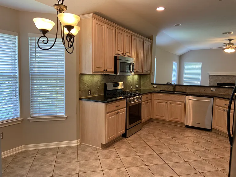 1727 Fallen Leaf Ln — Photo 4