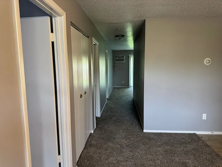 307 N Prairieview Rd — Photo 11