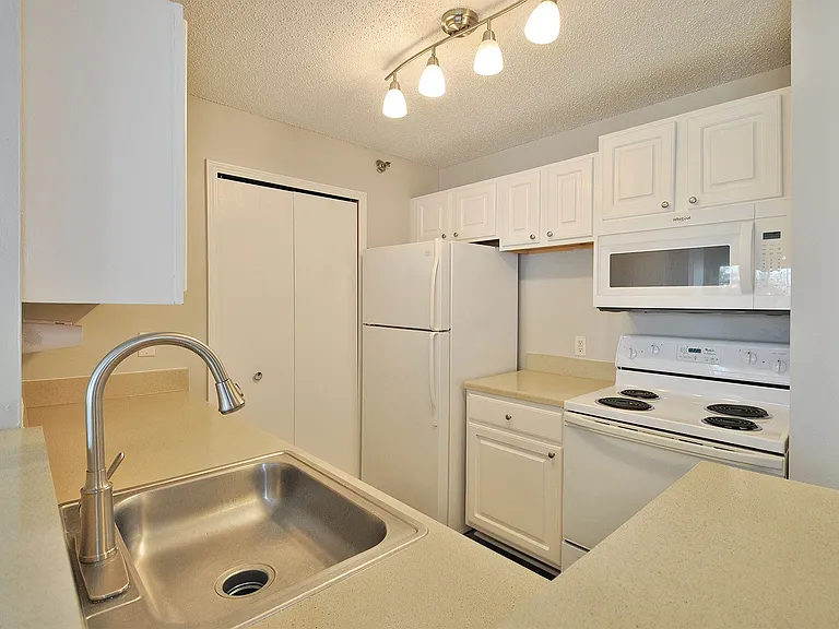 Pendleton Park Apartments — Photo 5