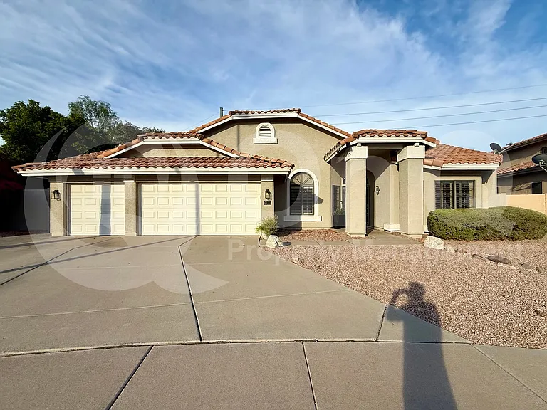 401 S Tiago Dr — Photo 4