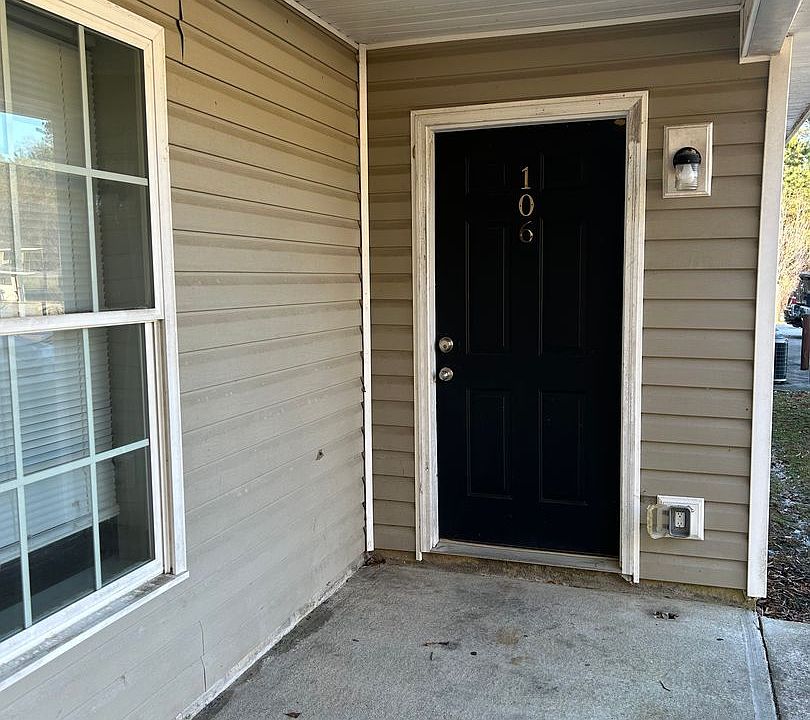 1st image of 102 Chanticleer Ct #106