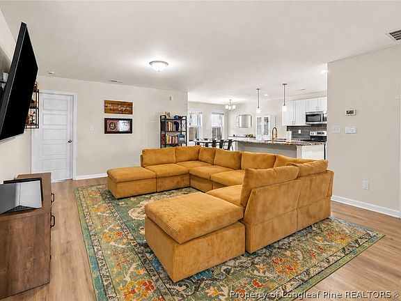 5th image of 1733 Ramsdale Rd