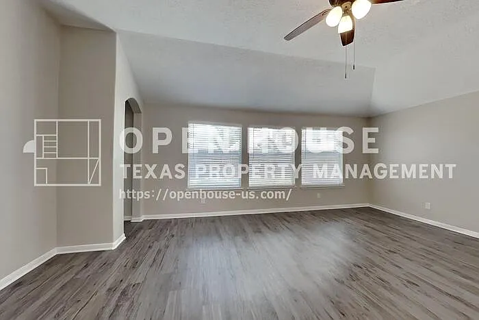 3 bed, 2.0 bath, 1764 sqft, $1,940 — Photo 3