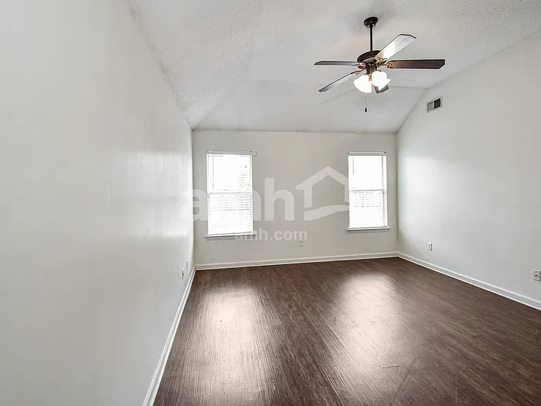 4288 Genevieve Dr — Photo 10