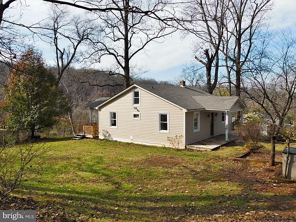 Side Exterior & Side Yard