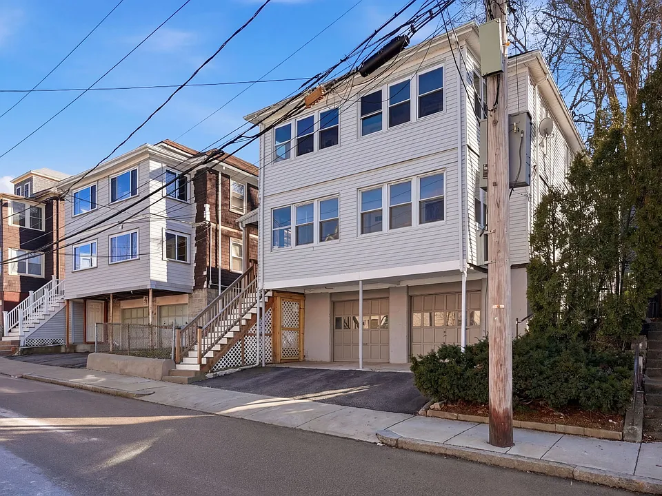16 Stockwell St #2