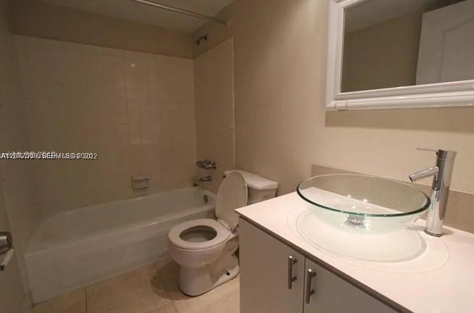 Westland Gardens Condo — Photo 3