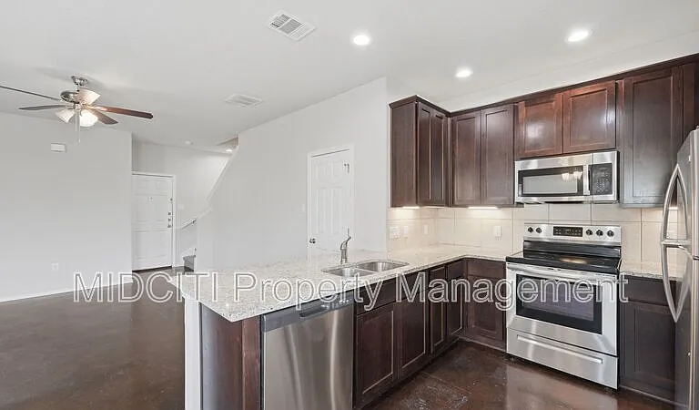 1134 Renee St — Photo 5
