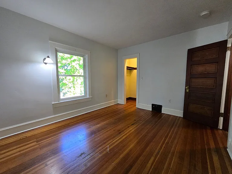 610 N McLean St — Photo 22