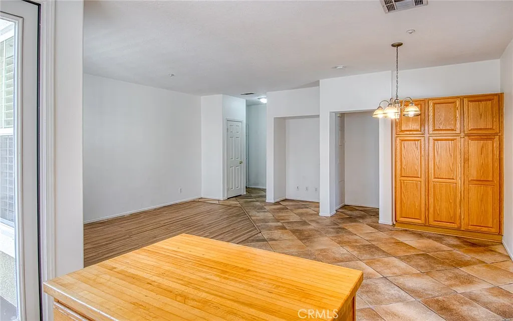 2 bed, 2.5 bath, 1167 sqft, $3,600 — Photo 4
