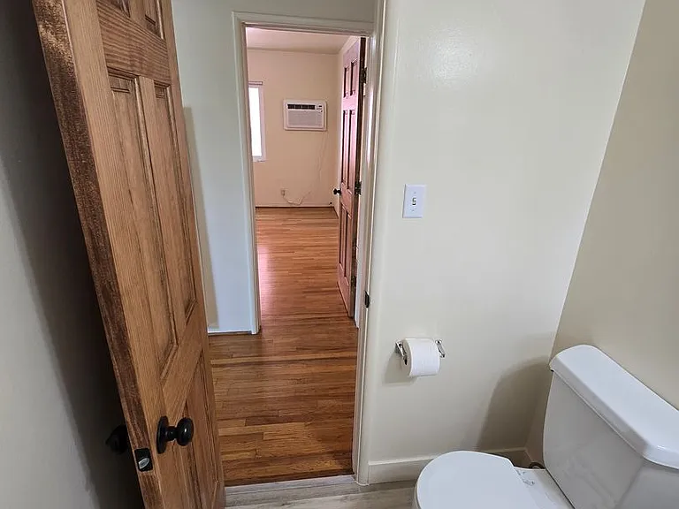 500-502 E Cypress Ave — Photo 13