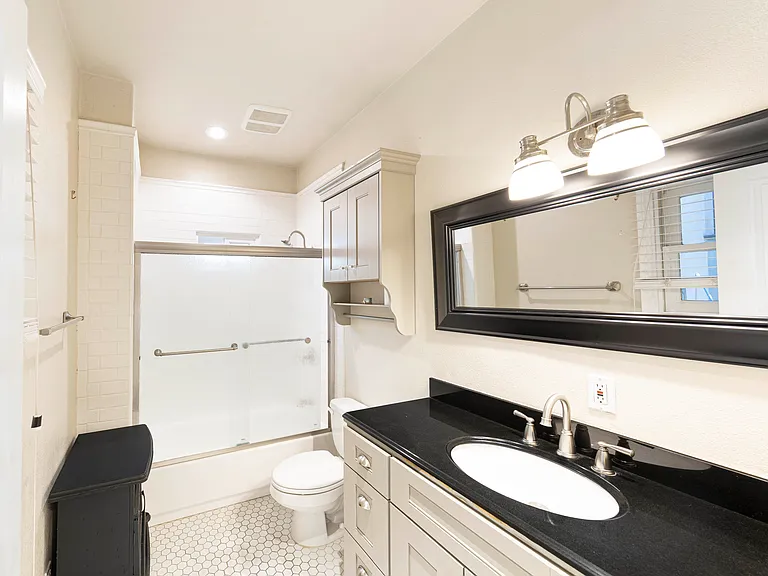 206 S Center St #B — Photo 3