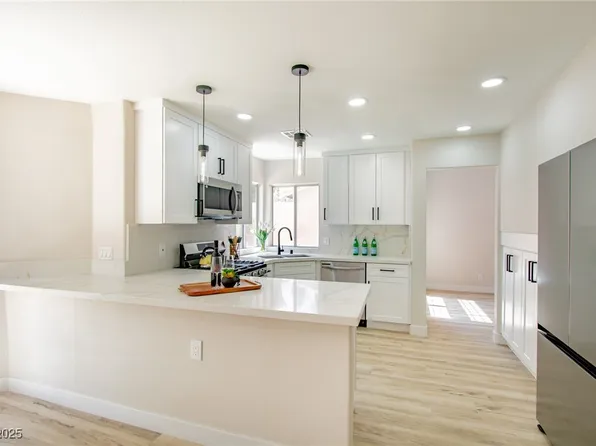 2204 Brighton Shore St, Las Vegas, NV 89128