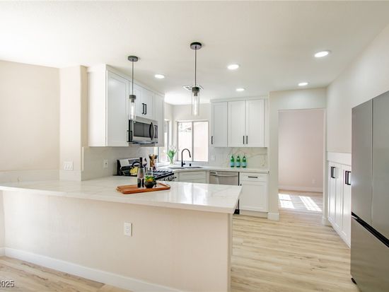 2204 Brighton Shore St, Las Vegas, NV 89128