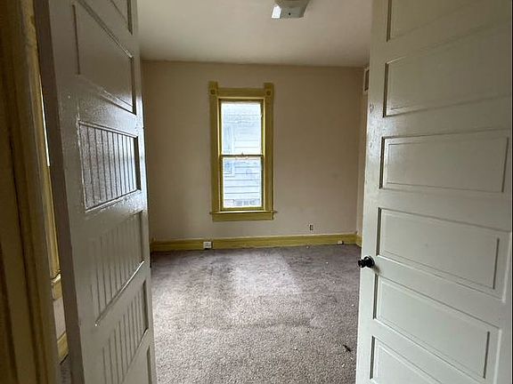 4th image of 968 W View St