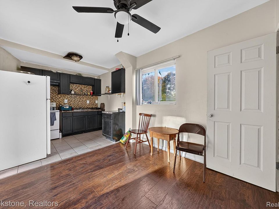 132 E Howard St, photo 11