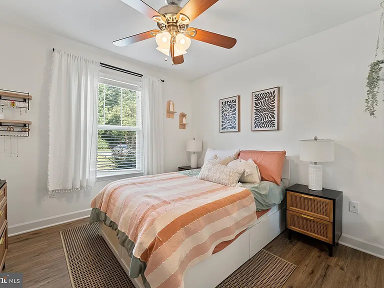 305 Cedar Ln — Photo 17