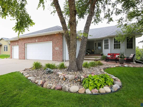 1504 W Wicklow Ln, Sioux Falls, SD 57108