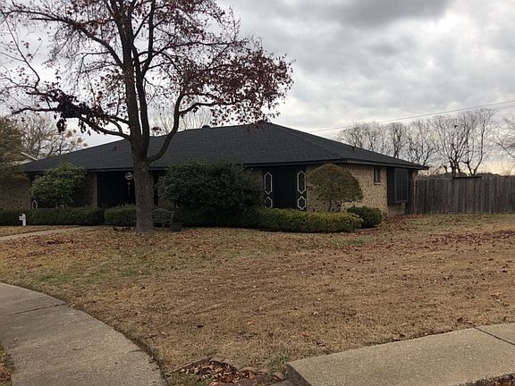 2nd image of 604 Plantation Dr