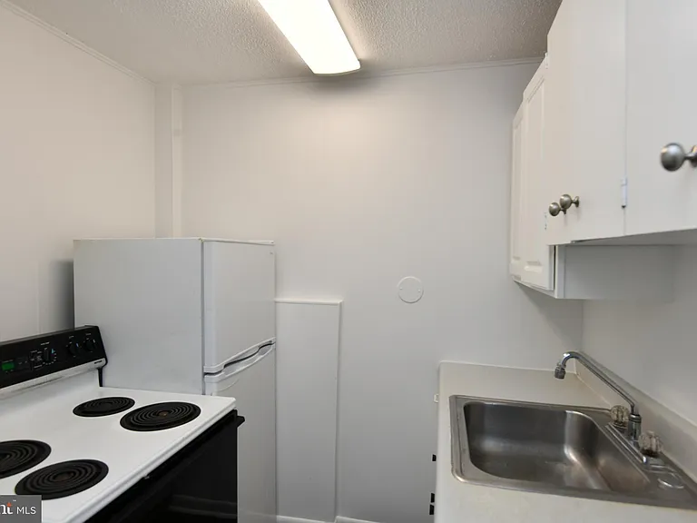 9001 Yorkshire Ln #B — Photo 5